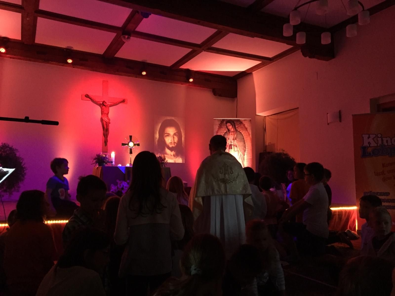 Dzieci chwalą Boga - Galeria
